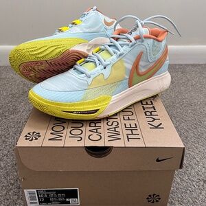 Nike Kyrie 8’s